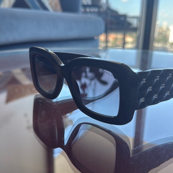 CHANEL SUNGLASSESES - Picture 5 of 14